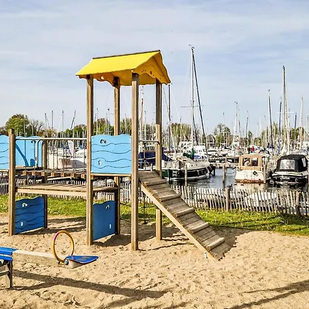 Amsterdam Båthotell 4*
